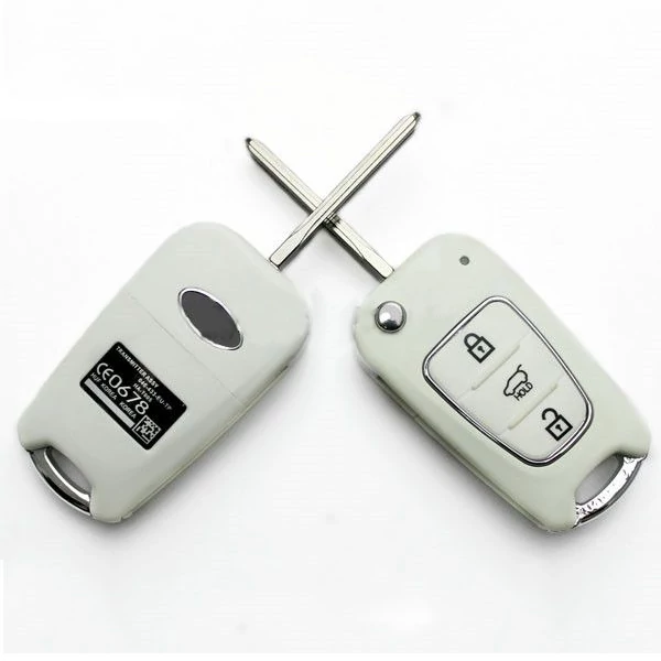 HYUNDAI BICSKAKULCS 3 gombos (Tojás fehér)